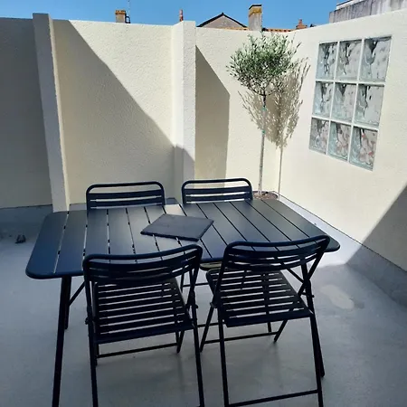 Apartment T2 A 100m De Et Terrasse *
